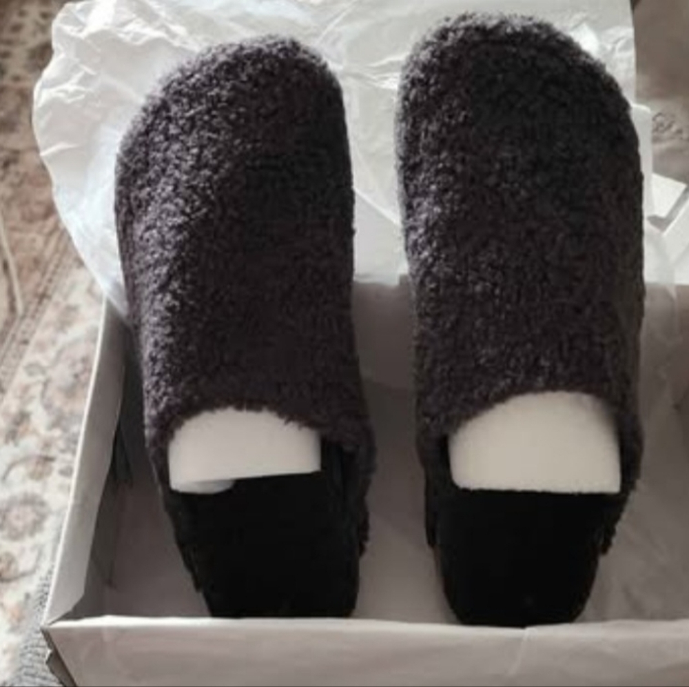 Cozy Black Fuzzy Slippers